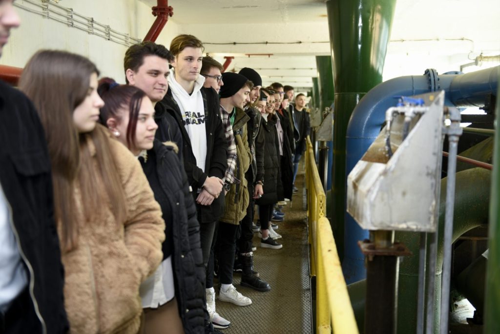 Látogatók a szőgyei vízműtelep nyílt napján