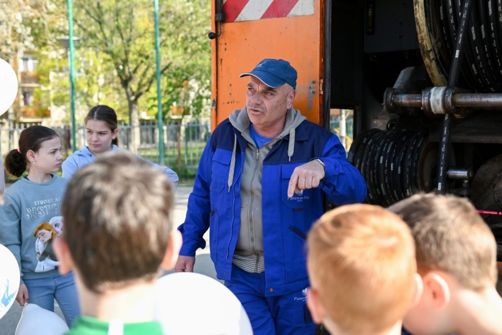 Szippantó autó bemutatása