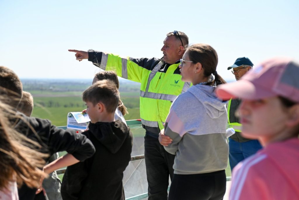 Diákok a szabadhegyi víztorony kilátójában