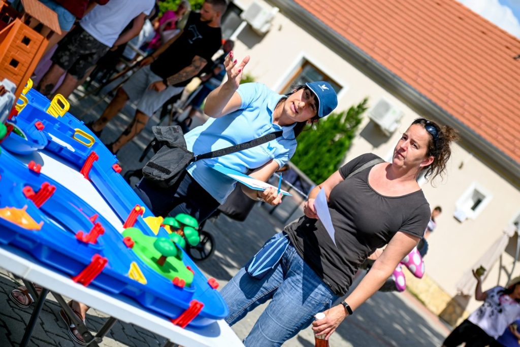 Látogató a PANNON-VÍZ Zrt. standjánál