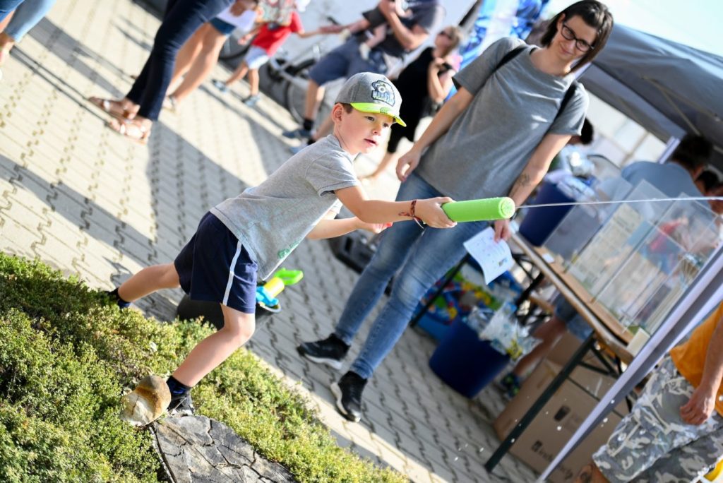 Gyermek játszik a standunknál