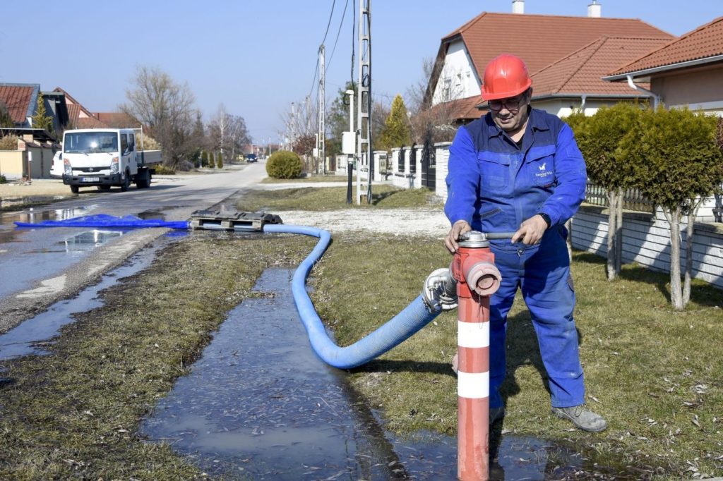 Öblítési munkák tűzcsapon keresztül